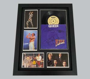 Queen Signed Single Flash